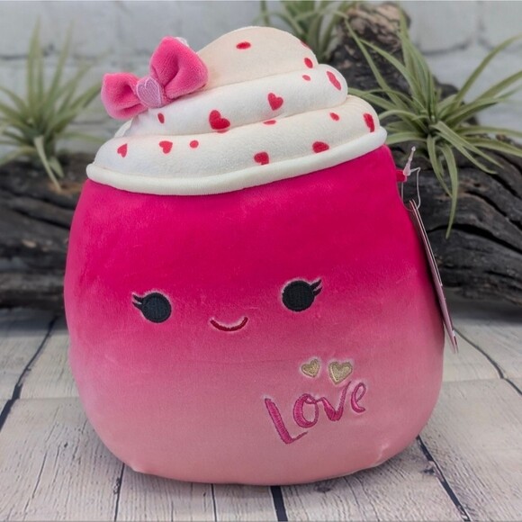 NWT Cinnamon the Love Milkshake 8" Valentine Squishmallow - Picture 1 of 12